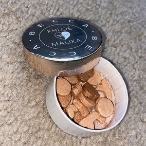 🌷NWOT❗️Becca Khloé X Malika BFF’s Glow Letters Sweethearts Highlighter